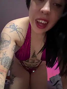 Snapshot of Draculona-666 chatting on 02.14.26 Draculona-666 online show from 02.14.26