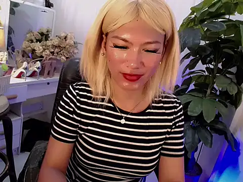 Snapshot of Queensabbyvee chatting on 09.26.25 Queensabbyvee online show from 09.26.25