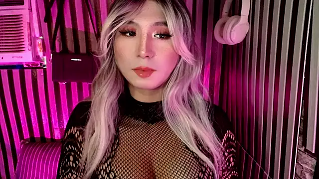 UrhotlucyTS online show from 01.13.26