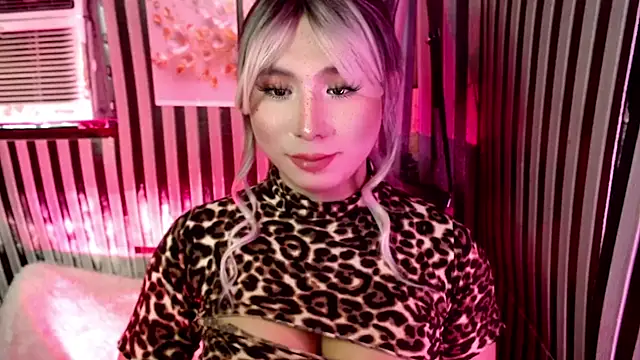 UrhotlucyTS online show from 05.23.26