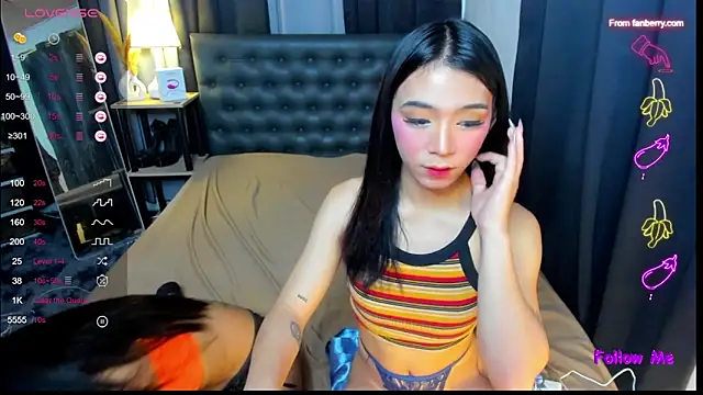 Snapshot of Kyliejennings chatting on 11.10.25 Kyliejennings online show from 11.10.25