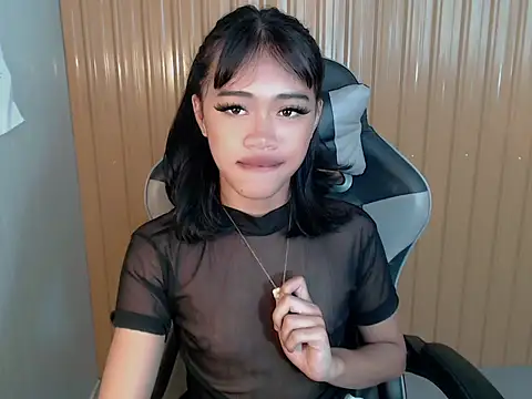 Snapshot of urcurlydiva chatting on 04.13.26 urcurlydiva online show from 04.13.26