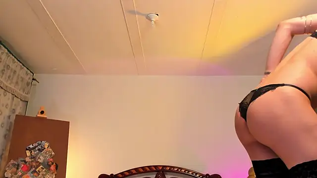 Snapshot of nonbinaryangel chatting on 05.21.26 nonbinaryangel online show from 05.21.26
