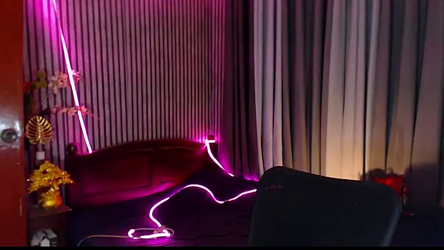 Unforgettablejulia online show from 02.03.26