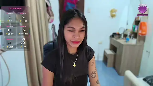 Snapshot of sexloverxxz chatting on 12.20.25 sexloverxxz online show from 12.20.25