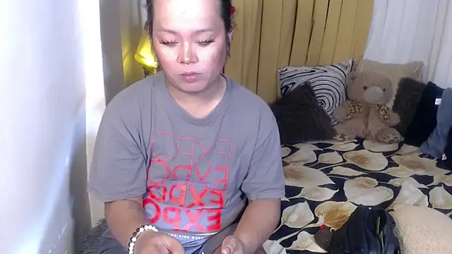 Snapshot of YourSweet-mich chatting on 04.27.26 YourSweet-mich online show from 04.27.26