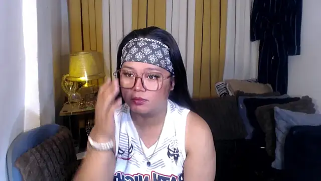 Snapshot of YourSweet-mich chatting on 05.24.26 YourSweet-mich online show from 05.24.26
