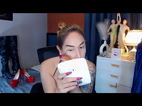 Allysonevanns online show from 04.05.26