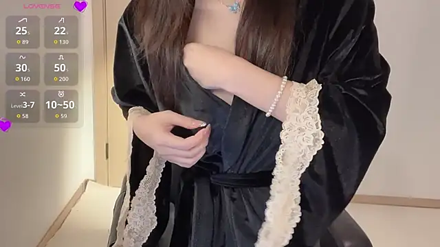 Snapshot of Seraphina-se chatting on 12.04.25 Seraphina-se online show from 12.04.25