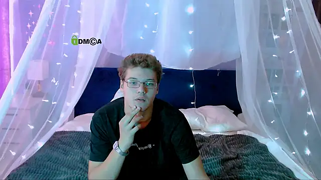 Snapshot of lucas_long_ chatting on 09.14.25 lucas long online show from 09.14.25