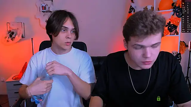 Snapshot of lucas_long_ chatting on 11.03.25 lucas long online show from 11.03.25