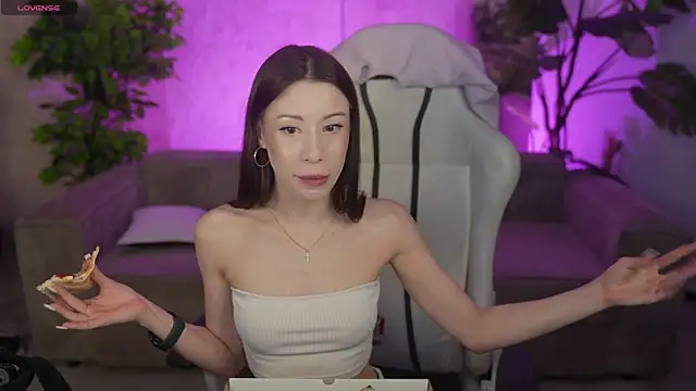 Selena Glow online show from 04.13.26