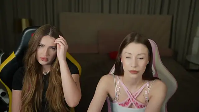 Selena Glow online show from 04.20.26