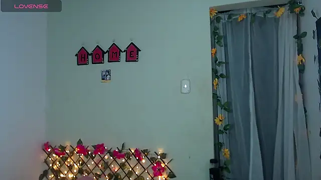 Snapshot of Angie_Lee01 chatting on 10.26.25 Angie Lee01 online show from 10.26.25