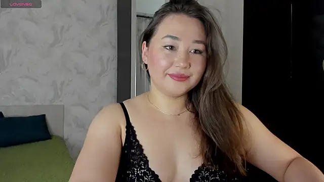 Snapshot of emilia_mur chatting on 06.16.26 emilia mur online show from 06.16.26