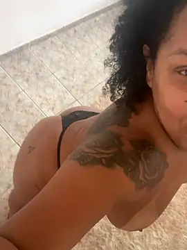 Snapshot of morenaluaa chatting on 09.14.25 morenaluaa online show from 09.14.25