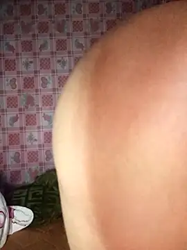 Snapshot of Ladygirl_x chatting on 10.28.25 Ladygirl x online show from 10.28.25