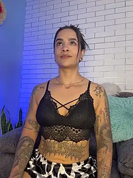 Snapshot of Im_Fernanda chatting on 10.08.25 Im Fernanda online show from 10.08.25