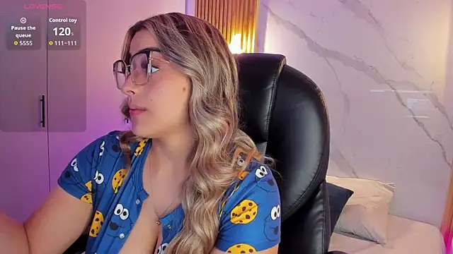 KYLIE JONES6 online show from 12.16.25