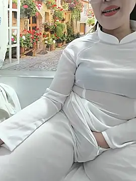 Snapshot of Ariana-Vy chatting on 07.19.26 Ariana-Vy online show from 07.19.26