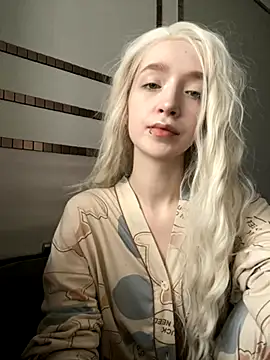 Snapshot of MelissaReis chatting on 10.25.25 MelissaReis online show from 10.25.25