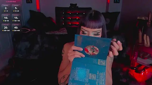 Snapshot of Draculairis chatting on 02.08.26 Draculairis online show from 02.08.26