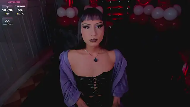 Snapshot of Draculairis chatting on 02.12.26 Draculairis online show from 02.12.26