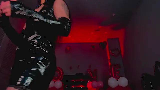 Snapshot of Draculairis chatting on 02.13.26 Draculairis online show from 02.13.26