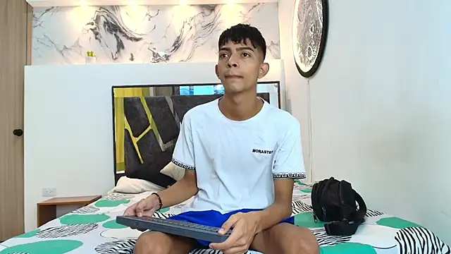 Snapshot of PRETTY_SEX1 chatting on 10.04.25 PRETTY SEX1 online show from 10.04.25