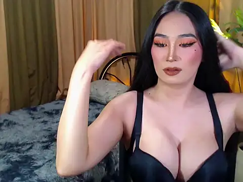 Snapshot of MALICIOUS_EVA chatting on 11.11.25 MALICIOUS EVA online show from 11.11.25