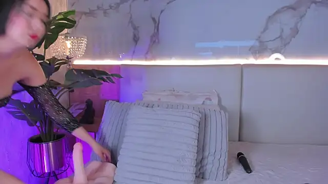 ValSmith  online show from 12.18.25