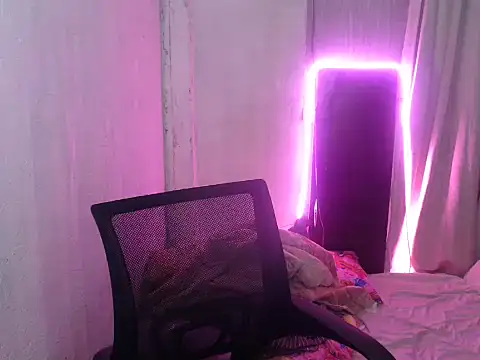 Snapshot of Naughty_alfrea chatting on 05.19.26 Naughty alfrea online show from 05.19.26
