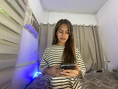 Snapshot of serpenthena_goddess chatting on 10.24.25 serpenthena goddess online show from 10.24.25