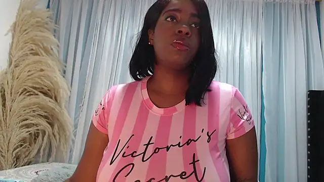 Snapshot of Alhana-miller chatting on 10.12.25 Alhana-miller online show from 10.12.25