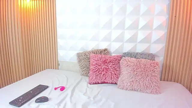 Snapshot of Antonella00_ chatting on 11.19.25 Antonella00 online show from 11.19.25