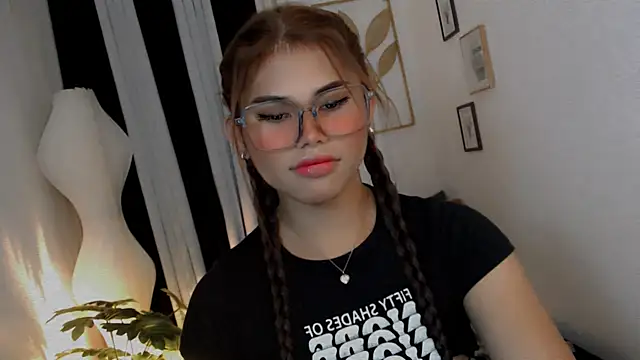 Snapshot of PrettyBlythes_TS chatting on 06.23.26 PrettyBlythes TS online show from 06.23.26