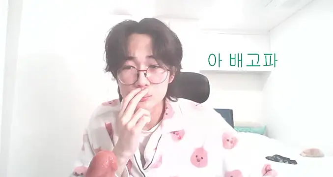 Snapshot of imurboy chatting on 12.03.25 imurboy online show from 12.03.25