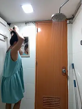 Snapshot of princess_janine chatting on 10.13.25 princess janine online show from 10.13.25