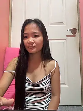 Snapshot of princess_janine chatting on 12.19.25 princess janine online show from 12.19.25