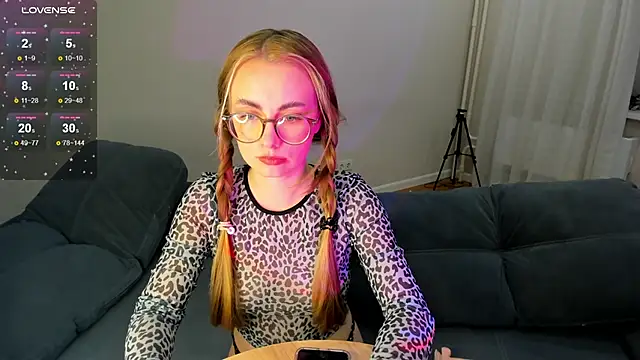 MewStella online show from 10.05.25