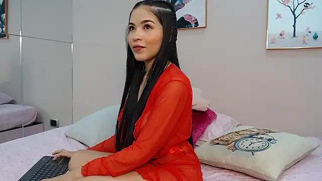 Snapshot of zooombee chatting on 06.30.26 zooombee online show from 06.30.26