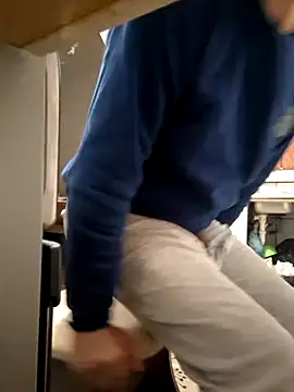 Snapshot of hugecock4u1990 chatting on 10.27.25 hugecock4u1990 online show from 10.27.25