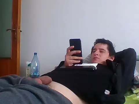 Snapshot of hugecock4u1990 chatting on 11.28.25 hugecock4u1990 online show from 11.28.25