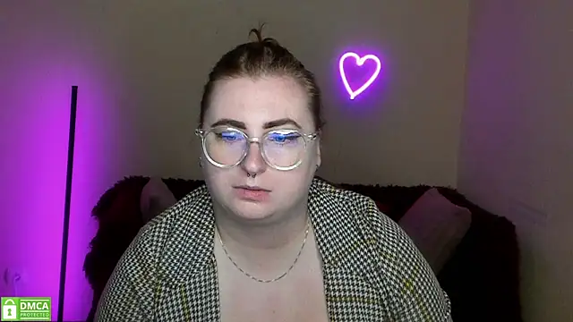 Snapshot of Alicia_love00 chatting on 09.23.25 Alicia love00 online show from 09.23.25