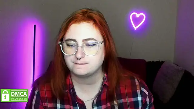 Snapshot of Alicia_love00 chatting on 09.28.25 Alicia love00 online show from 09.28.25