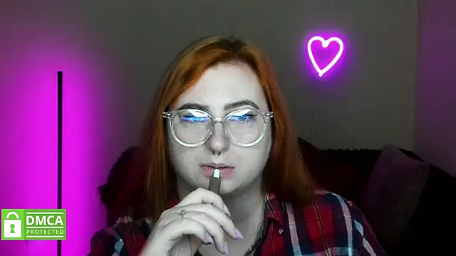 Snapshot of Alicia_love00 chatting on 10.17.25 Alicia love00 online show from 10.17.25