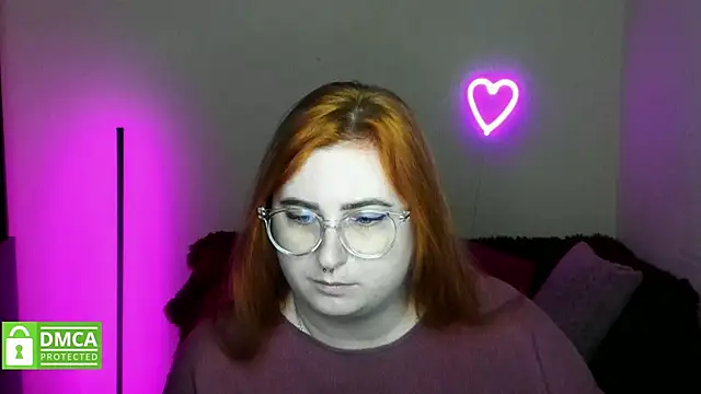 Snapshot of Alicia_love00 chatting on 10.19.25 Alicia love00 online show from 10.19.25