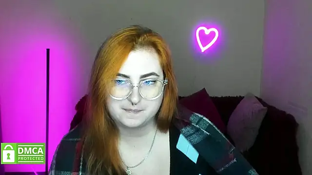 Snapshot of Alicia_love00 chatting on 10.28.25 Alicia love00 online show from 10.28.25