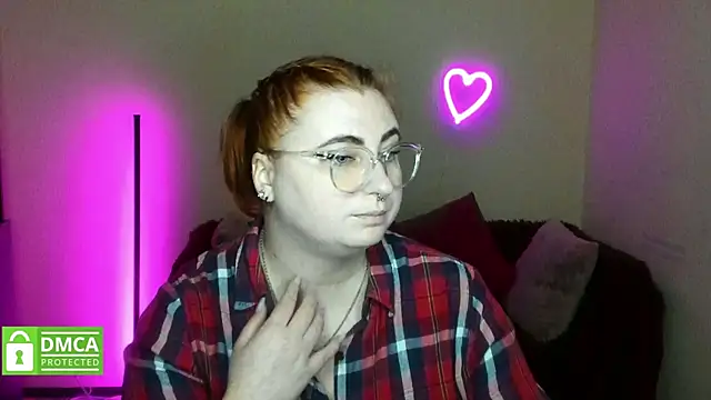 Snapshot of Alicia_love00 chatting on 11.10.25 Alicia love00 online show from 11.10.25