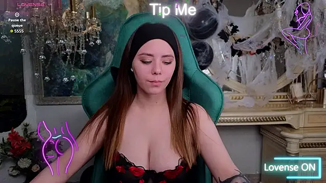 Snapshot of IvoryWood_ chatting on 10.11.25 IvoryWood online show from 10.11.25